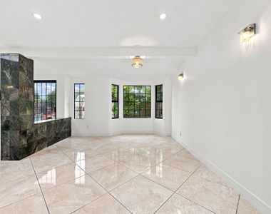 6848 Sylvia Avenue - Photo Thumbnail 6