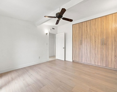 6848 Sylvia Avenue - Photo Thumbnail 10