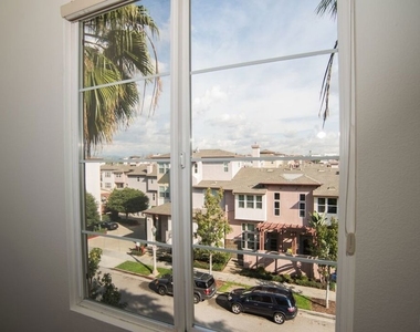 5831 Seawalk Drive - Photo Thumbnail 9