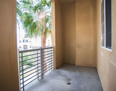 5831 Seawalk Drive - Photo Thumbnail 6