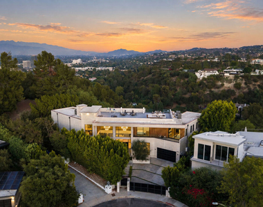 16110 Meadowview Drive - Photo Thumbnail 4