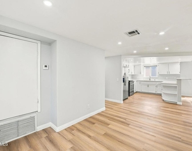 1516 Ocean Drive - Photo Thumbnail 9