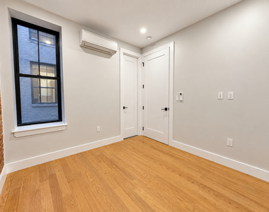 62-13 Catalpa Avenue - Photo Thumbnail 4