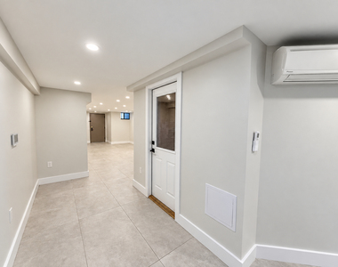 62-13 Catalpa Avenue - Photo Thumbnail 11