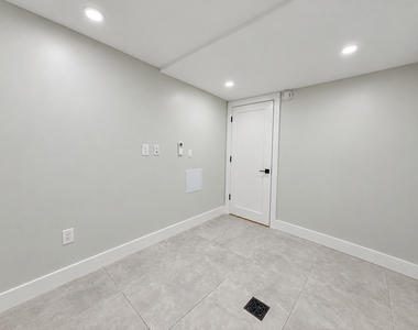 62-13 Catalpa Avenue - Photo Thumbnail 18