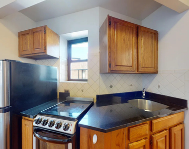 West 22nd Street - Photo Thumbnail 3