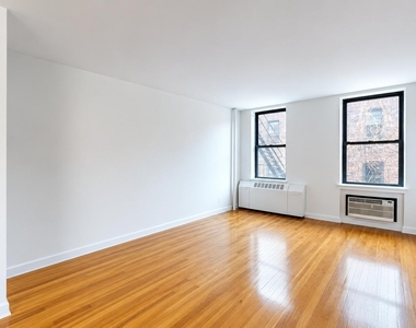 West 22nd Street - Photo Thumbnail 3