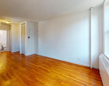West 22nd Street - Photo Thumbnail 4