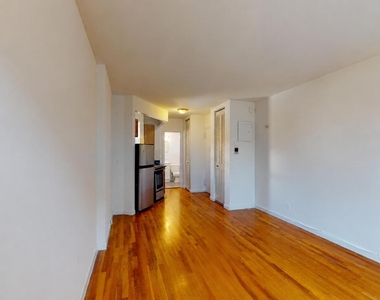 West 22nd Street - Photo Thumbnail 2