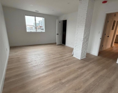 1353 Old Northern Boulevard - Photo Thumbnail 13