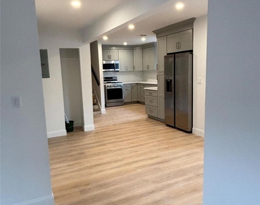 1353 Old Northern Boulevard - Photo Thumbnail 8