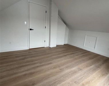 1353 Old Northern Boulevard - Photo Thumbnail 19