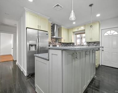 20911 85th Avenue - Photo Thumbnail 5