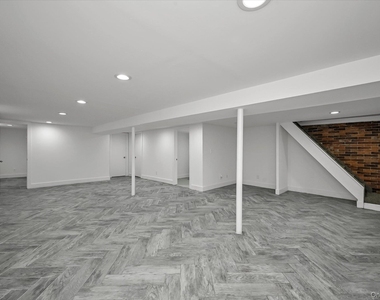 20911 85th Avenue - Photo Thumbnail 14