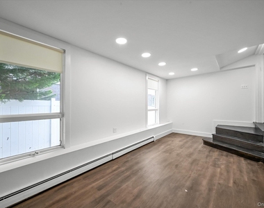 20911 85th Avenue - Photo Thumbnail 9
