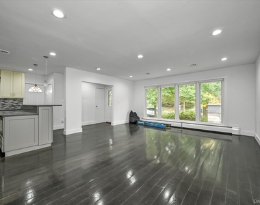 20911 85th Avenue - Photo Thumbnail 2