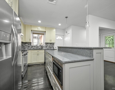 20911 85th Avenue - Photo Thumbnail 8