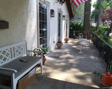40-09 208th Street - Photo Thumbnail 6