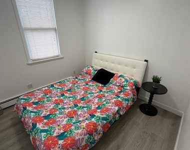 5814 58th Avenue - Photo Thumbnail 3