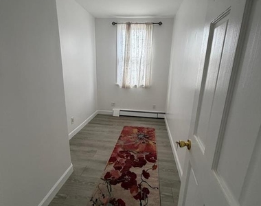 5814 58th Avenue - Photo Thumbnail 7