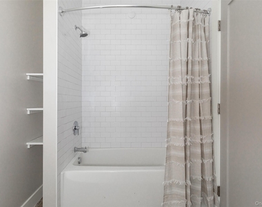 6 Hudson West Drive - Photo Thumbnail 10