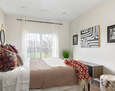 6 Hudson West Drive - Photo Thumbnail 7