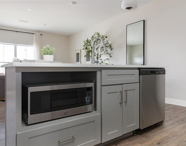 6 Hudson West Drive - Photo Thumbnail 14