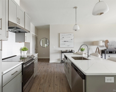 6 Hudson West Drive - Photo Thumbnail 4