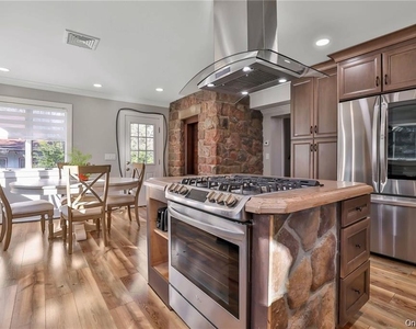 245 E Townline Road - Photo Thumbnail 5