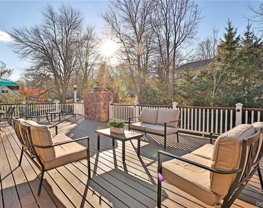245 E Townline Road - Photo Thumbnail 16