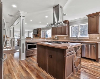 245 E Townline Road - Photo Thumbnail 3