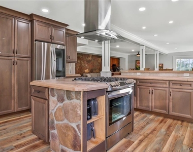245 E Townline Road - Photo Thumbnail 4