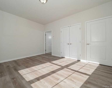 4 South Hills Way - Photo Thumbnail 11