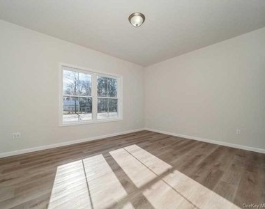 4 South Hills Way - Photo Thumbnail 12