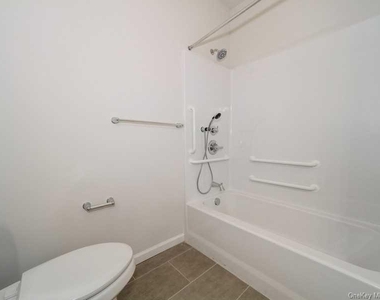 4 South Hills Way - Photo Thumbnail 16