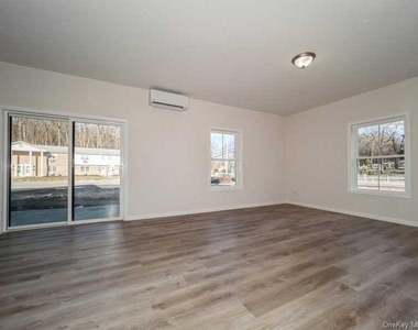 4 South Hills Way - Photo Thumbnail 8