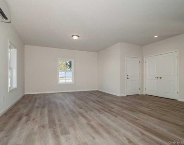 4 South Hills Way - Photo Thumbnail 7