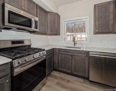 4 South Hills Way - Photo Thumbnail 2