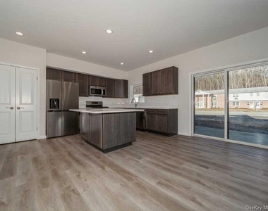 4 South Hills Way - Photo Thumbnail 4