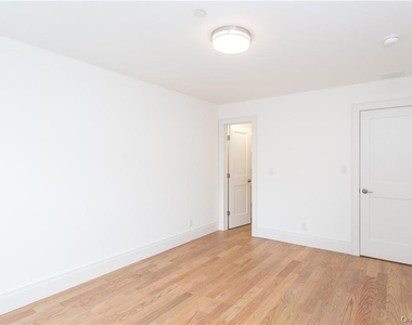 121 Fisher Avenue - Photo Thumbnail 11