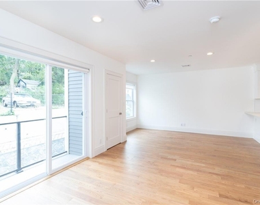 121 Fisher Avenue - Photo Thumbnail 6