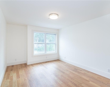 121 Fisher Avenue - Photo Thumbnail 8