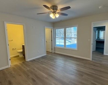 135 Cooper Road - Photo Thumbnail 5