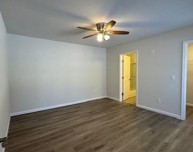 135 Cooper Road - Photo Thumbnail 6