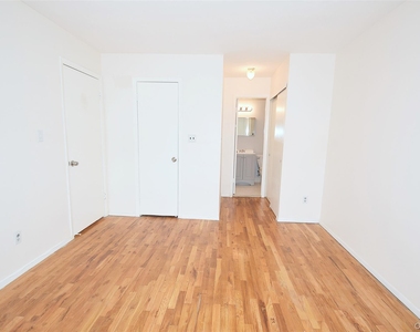 220-47 67 Ave - Photo Thumbnail 12