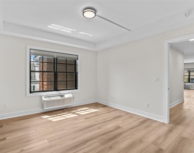 11 Purdy Street - Photo Thumbnail 12
