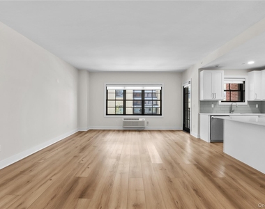 11 Purdy Street - Photo Thumbnail 2