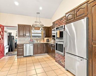 16 W Lake Boulevard - Photo Thumbnail 14