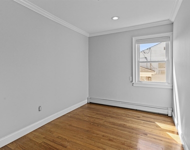 392 Philadelphia Avenue - Photo Thumbnail 11