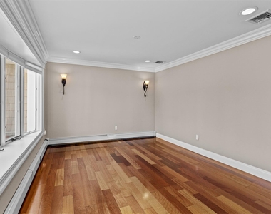 392 Philadelphia Avenue - Photo Thumbnail 9